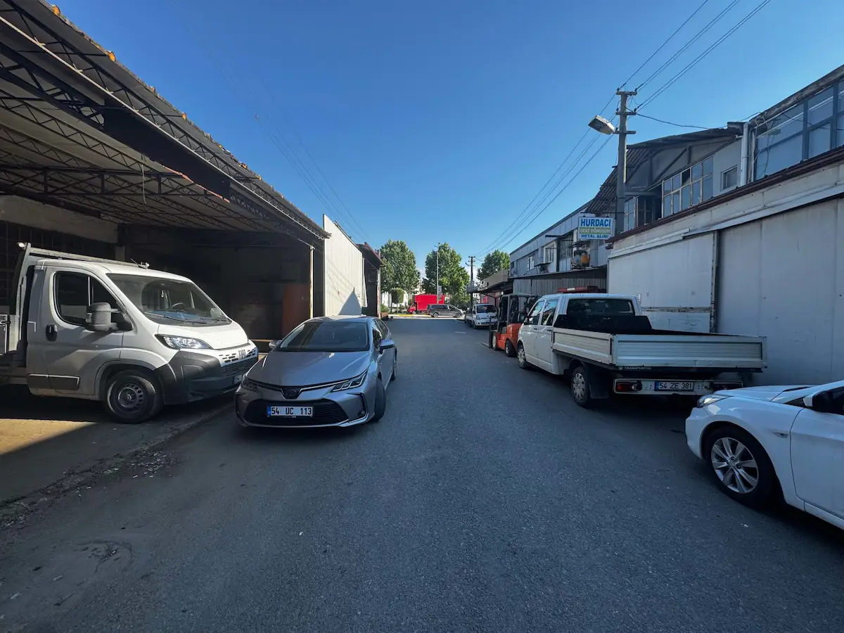 SERDİVAN ÇARK SANAYİDE SATILIK İMALATHANE FIRSATI