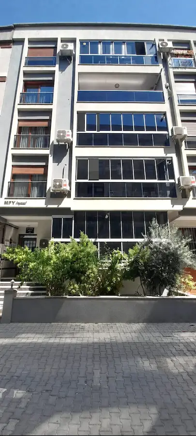 202 KARŞIYAKA ŞEMIKLER'DE SATILIK 2+1 DAIRE K. MUTFAK