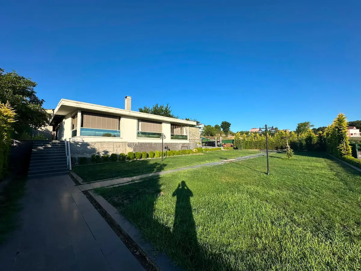 ÇAVUŞBAŞI BAKLACI MAH. 2.300M² ARAZI IÇINDE SATILIK LÜKS VILLA