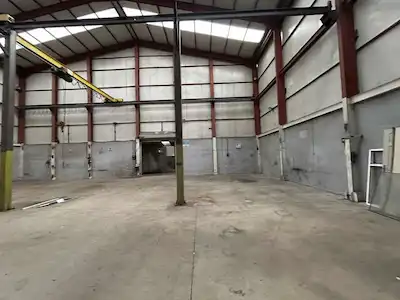 BAŞİSKELE SANAYİ MAHALLESİNDE D130 ÜZERİ KİRALIK 380M2  DEPO