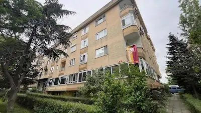 KADIKÖY KOŞUYOLU'NDA CADDE ÜZERİ SİTE İÇİNDE KİRALIK İŞYERİ OFİS