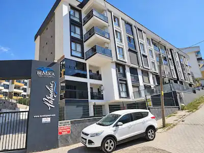 BEMKA PARADISE SİTESİNDE HAVUZ MANZARALI SIFIR 1+1