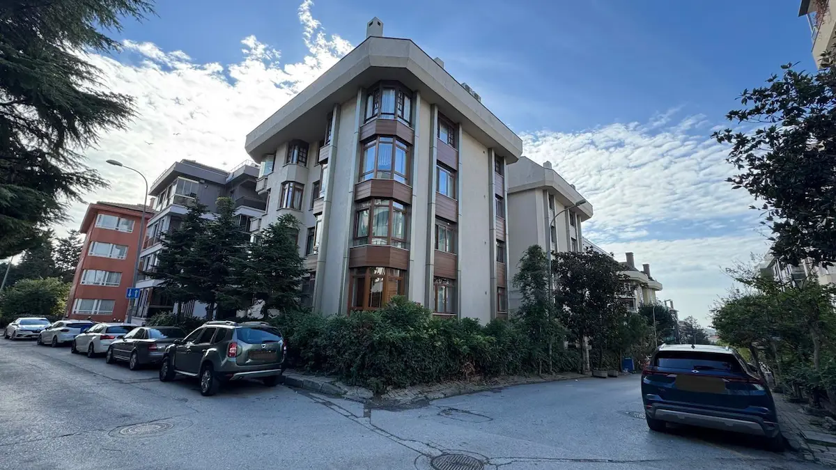 ACIBADEM 'DE MERKEZİ KONUMDA ASANSÖRLÜ SATILIK 4+1 DAİRE
