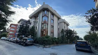 ACIBADEM 'DE MERKEZİ KONUMDA ASANSÖRLÜ SATILIK 4+1 DAİRE