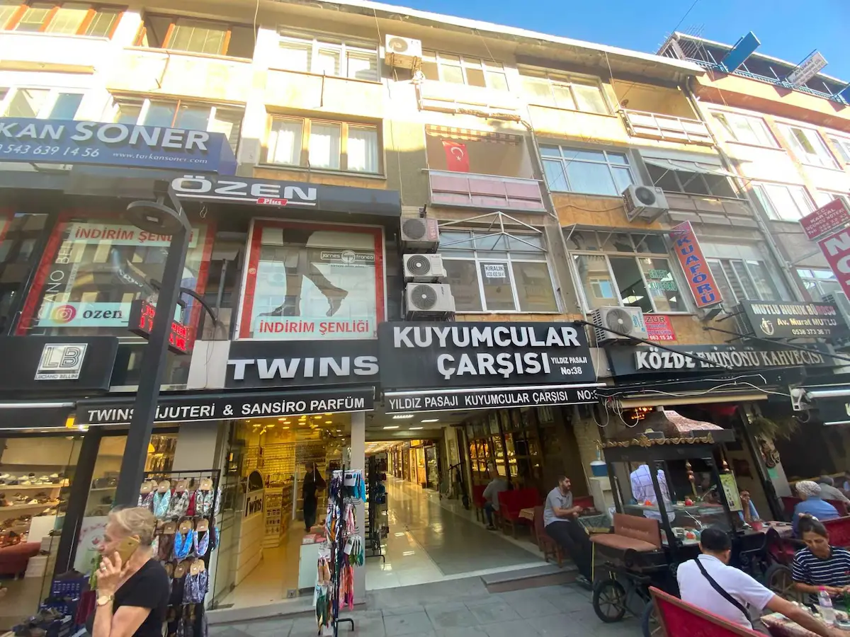 MALTEPENIN KALBINDE KUYUMCULAR ÇARŞISINDA KIRACILI TICARI MÜLK