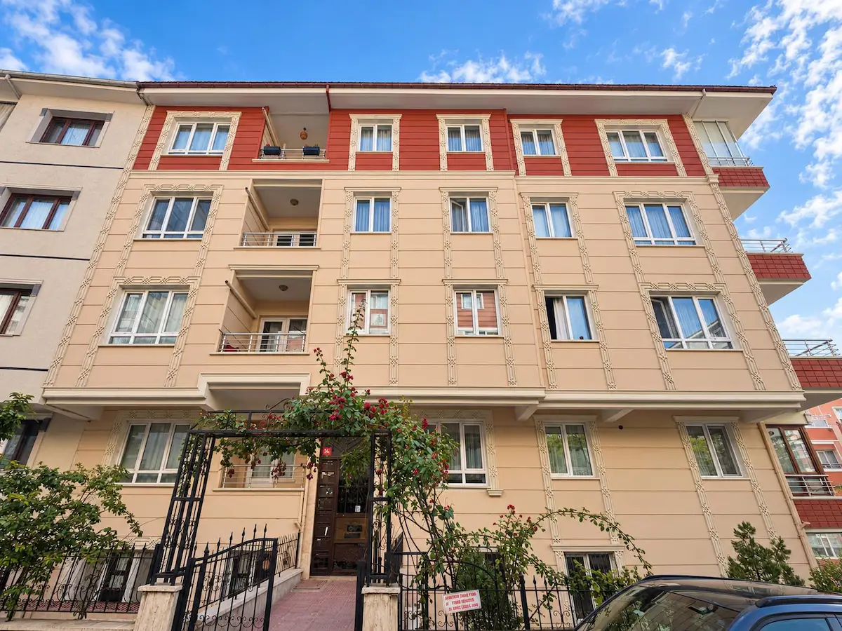 ETİMESGUT SÜVARİ MAH’DE 2+1 | 85 M² NET | BALKONLU | DOĞALGAZ KOMBİLİ | BOŞ KİRALIK DAİRE