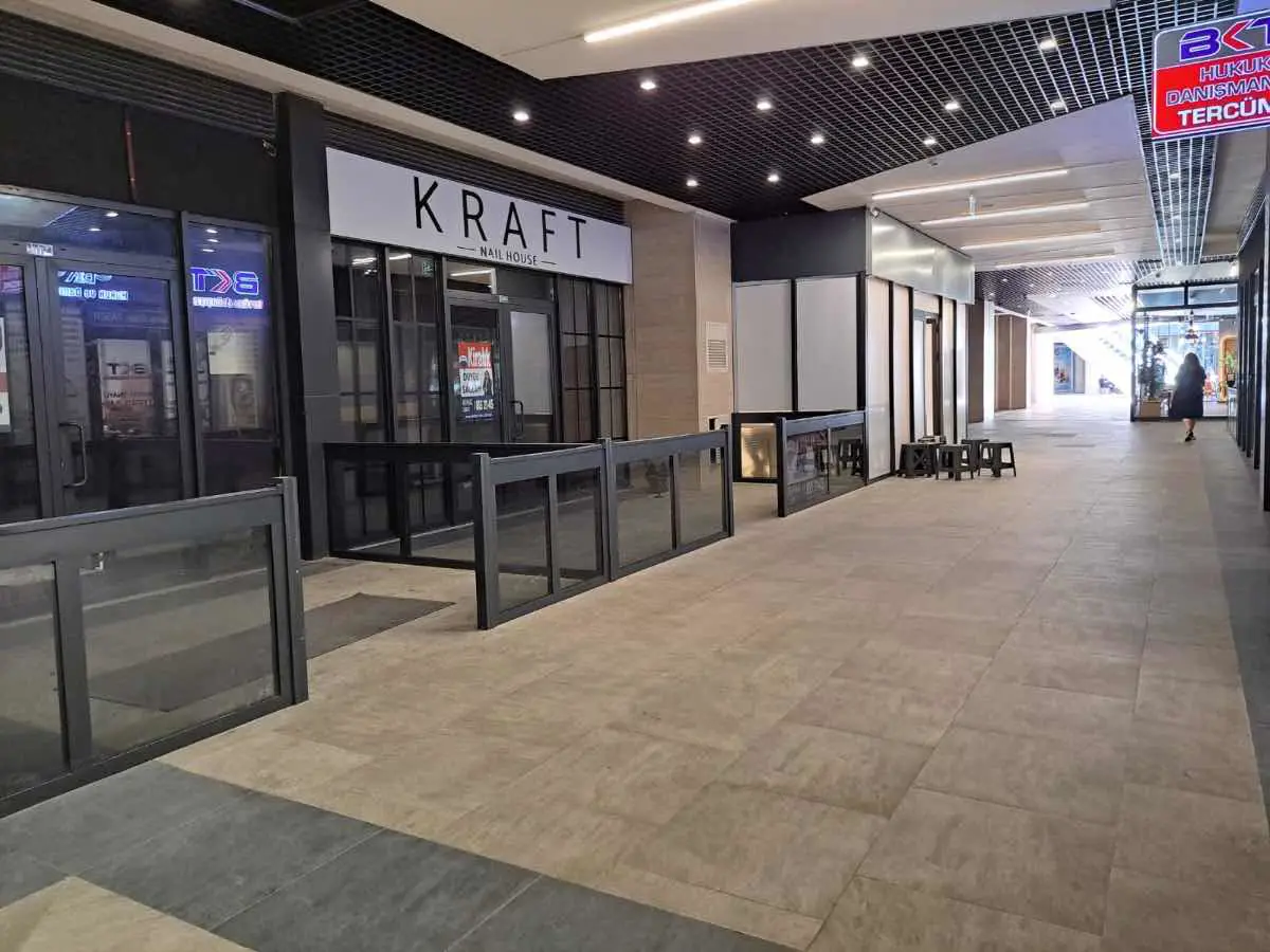 METROPARK SEFAKÖY AVM'DE ASMA KATLI İÇİ YAPILI KİRALIK DÜKKAN 