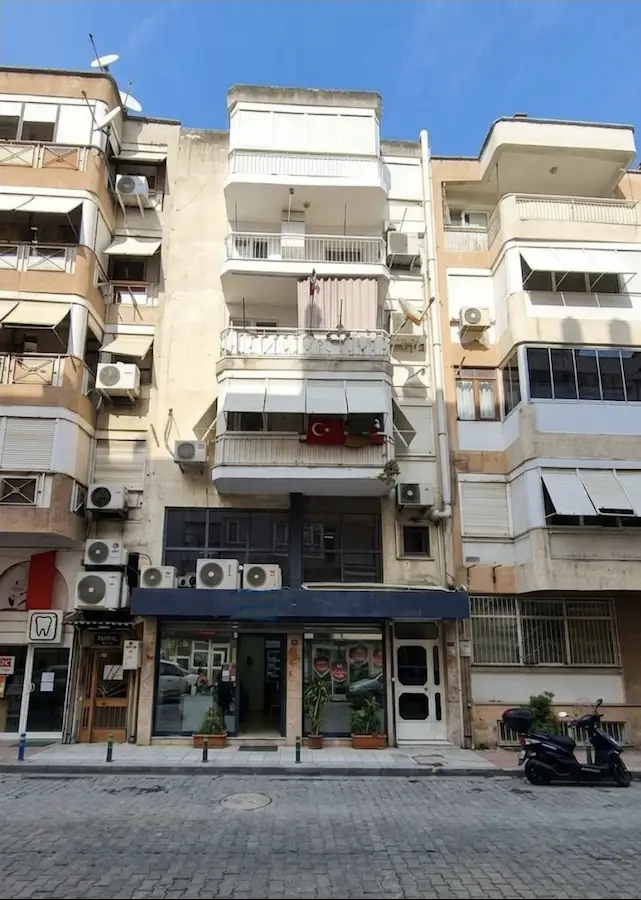 29 KARŞIYAKA NERGIZ DE 2+1  SATILIK ARAKAT DAIRE