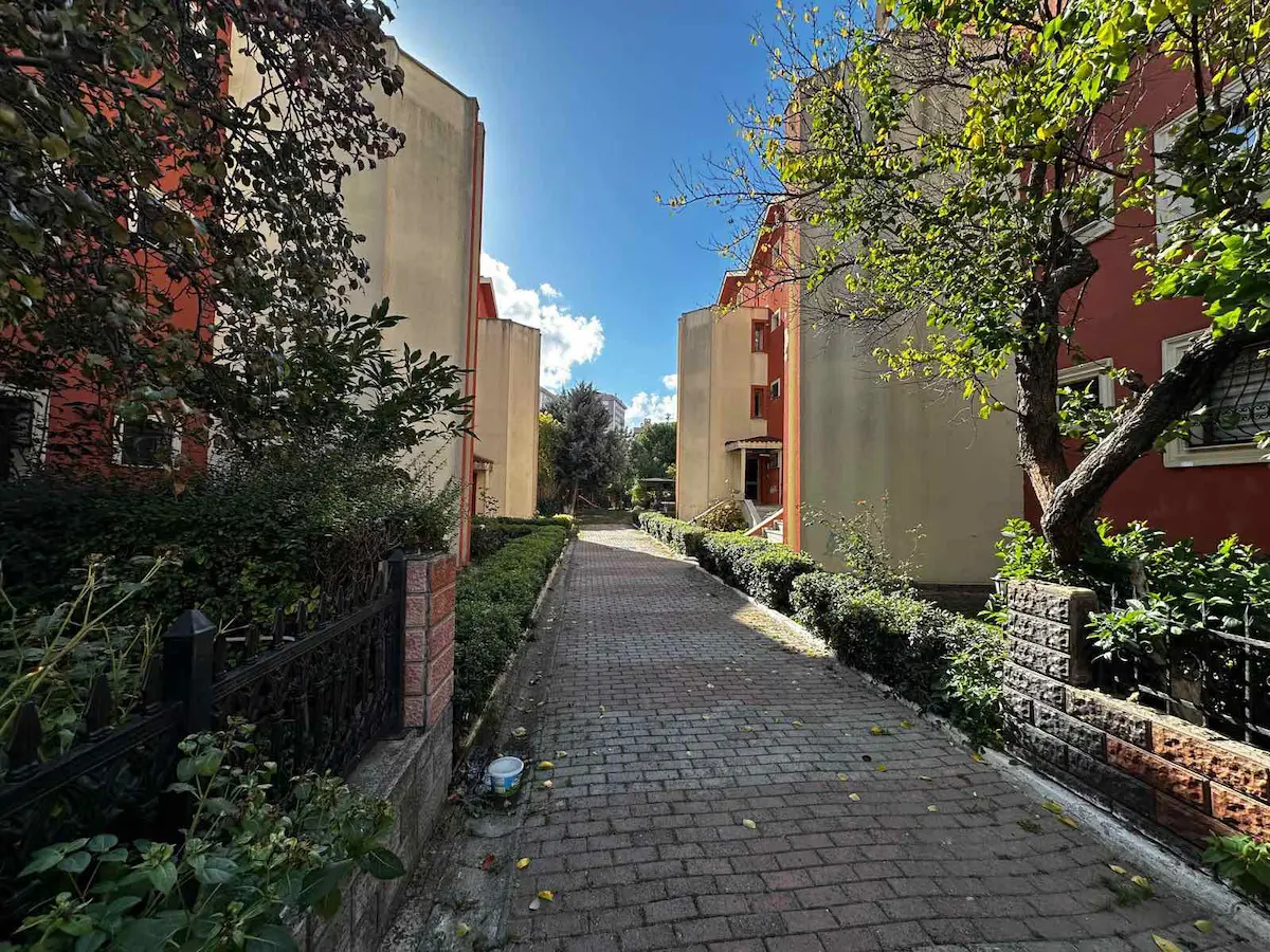 BEYLİKDÜZÜ DÜDEN EVLERİ SİTESİ 3+1 KİRALIK DAİRE - REMAX KAYA 3