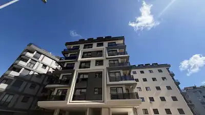 EMİRHAN CADDESİNDE YENİ BİNADA KIİRALIK 1+1 DAİRE