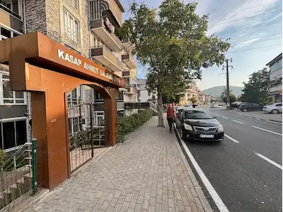 ÇİFTLİK MAHALLESİNDE 3+1 ARAKAT