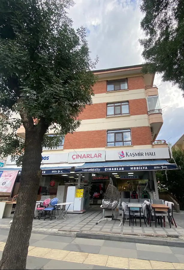 KURTULUŞ PARKI YAKINI ,KIBRIS CADDESI'NDE ,BAHÇE IÇINDE 2+1 