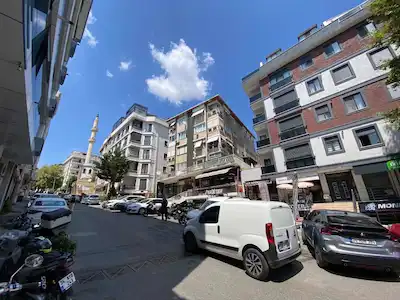 KÜÇÜKYALI MERKEZDE ISKANLI MINIBÜS YOLUNDA KIRALIK DÜKKAN
