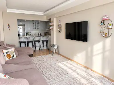 İZMIR MENEMEN ÇARŞI IÇINDE IÇI YENI TADILAT YAPILMIŞ 2+1 SATILIK DAIRE