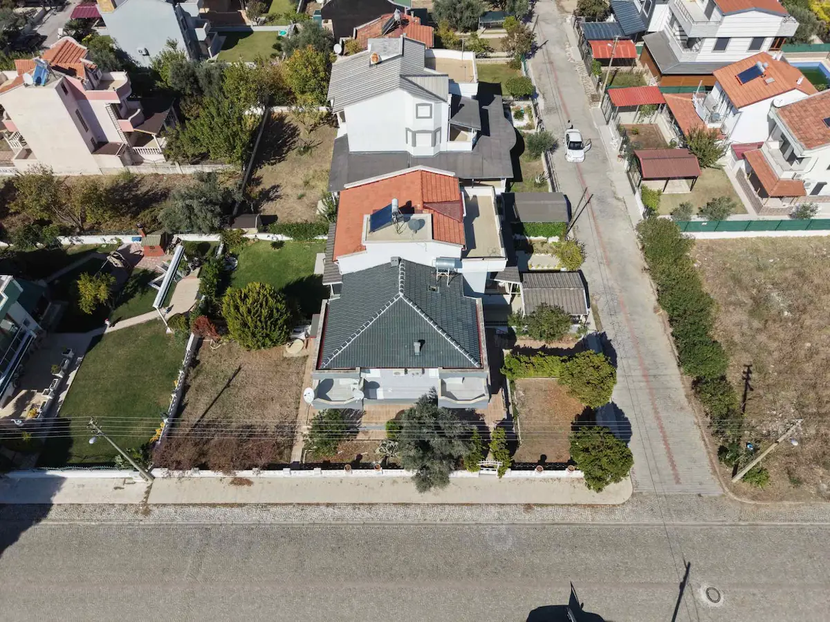 DIKILI SALIHLER MAH. GÜLKENT'DE 3+1 SATILIK KÖŞE VILLA