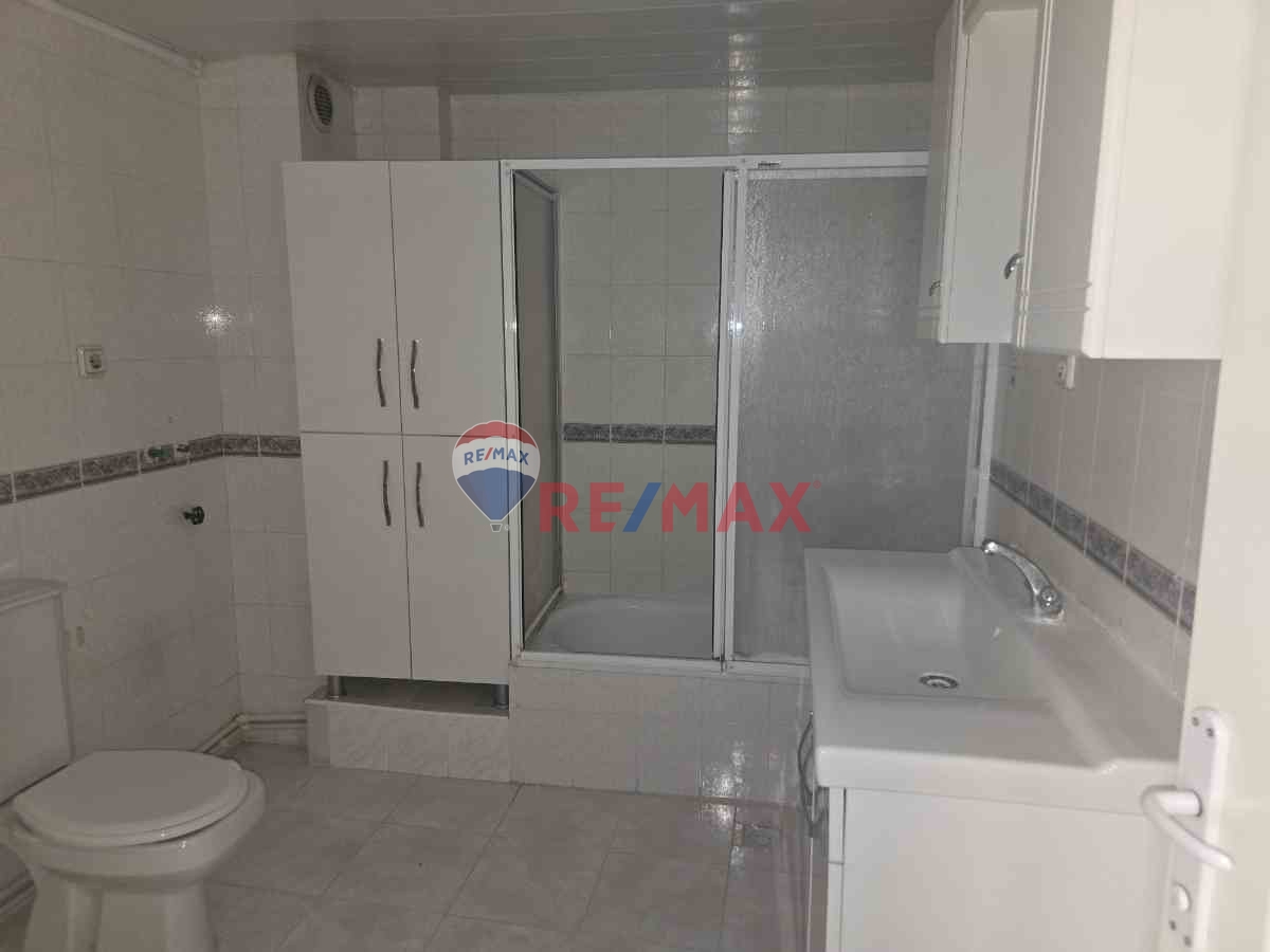 BUCA BARIŞI MH 3+1 160 M2 ARA KAT DOĞAL GAZLI KIRALIK DAIRE