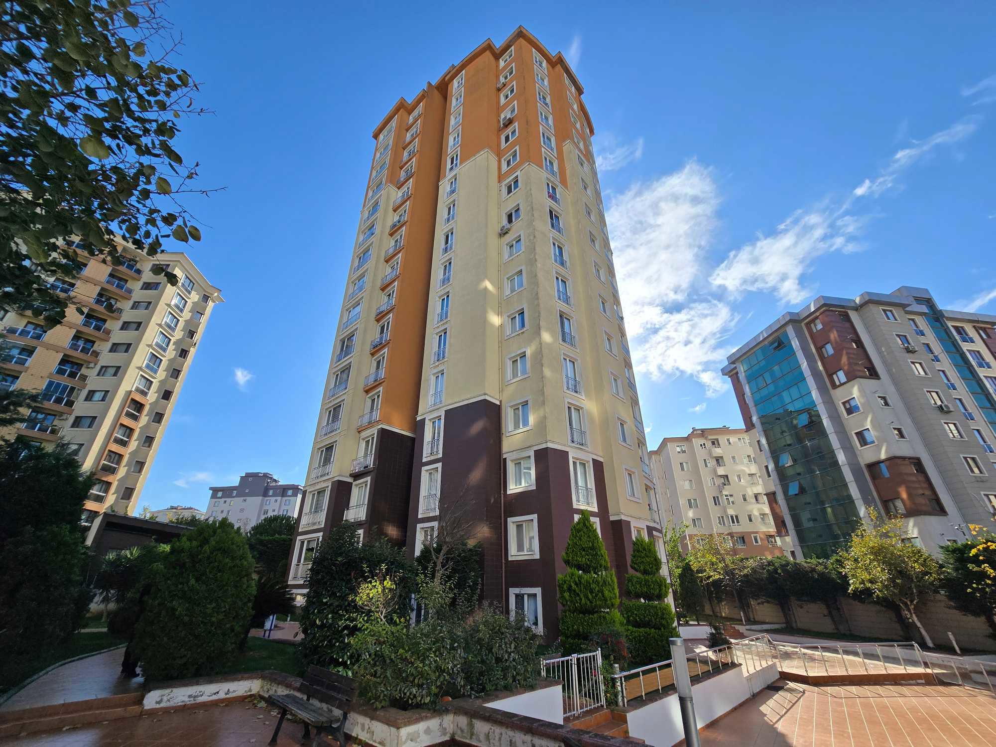 REMAX'DAN ATAŞEHIR SIMA RESIDENCE HAVUZLU EBEVEYN B. K.OTOPARKLI