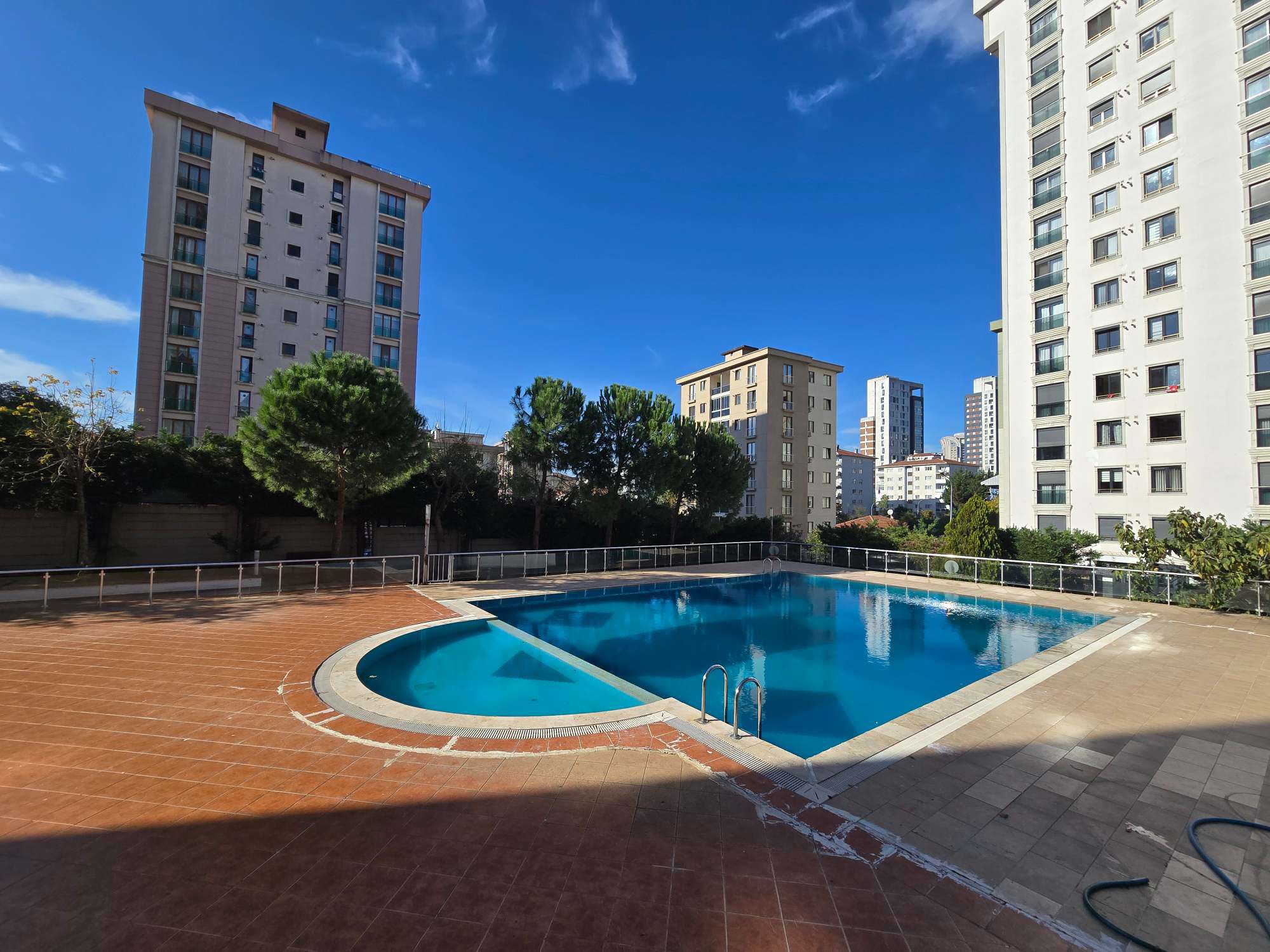 REMAX'DAN ATAŞEHIR SIMA RESIDENCE HAVUZLU EBEVEYN B. K.OTOPARKLI