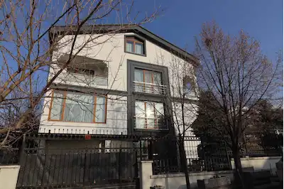 ALACAATLIDA CADDEYE 200 MT TAM MÜSTAKİL VİLLA