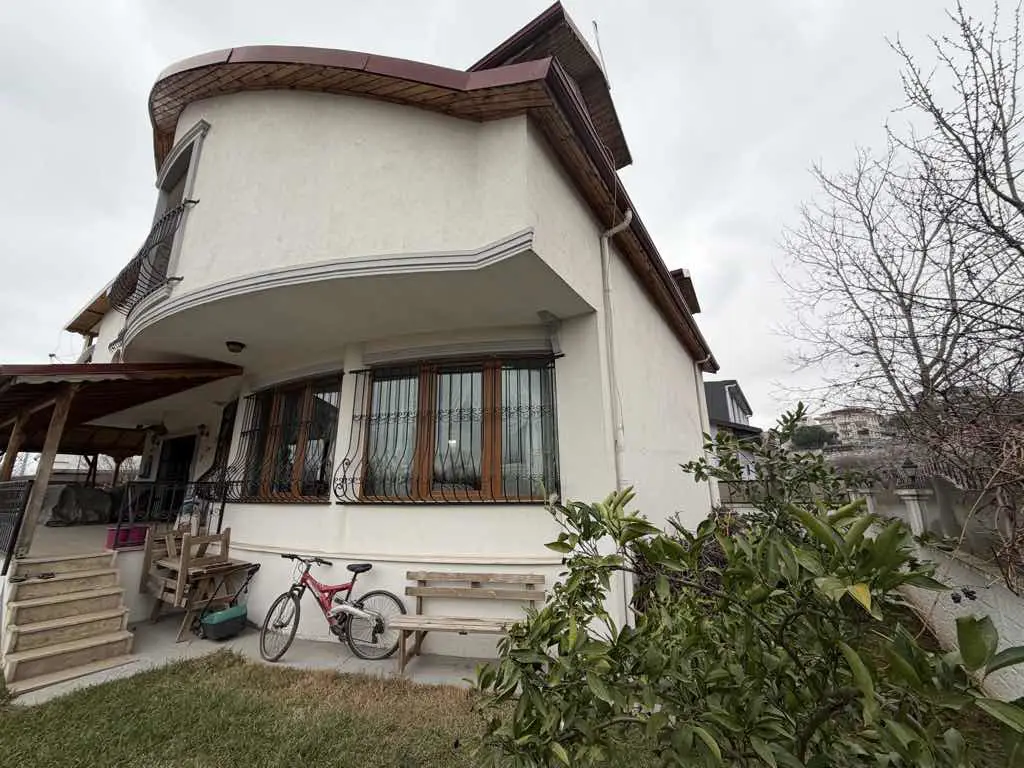 KOCAELİ KÖRFEZDE 400M2 ARSA İÇİNDE SATILIK 5+1 VILLA