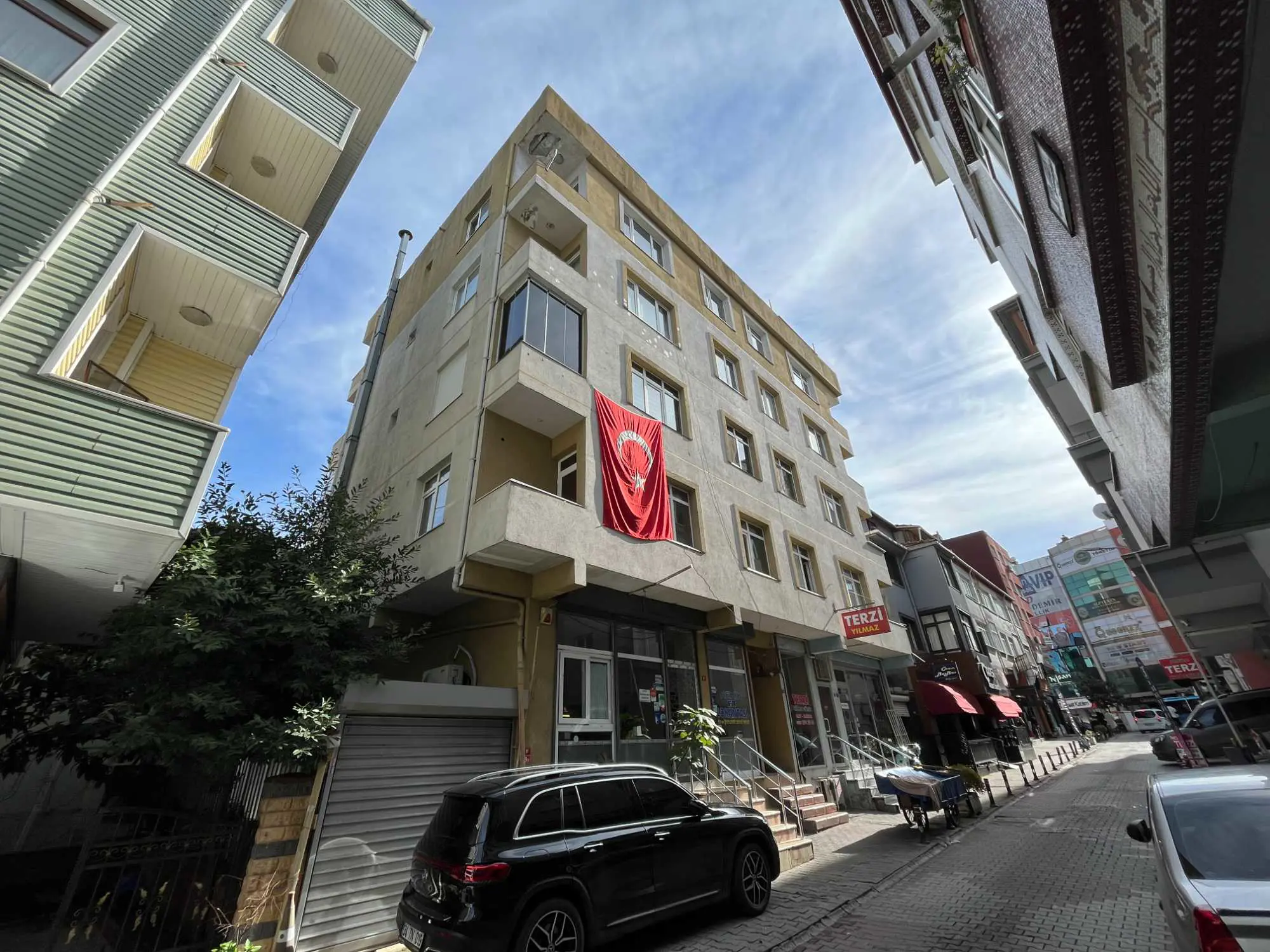 ÜMRANIYE YAMANEVLER METRO VE BELEDIYEYE YAKIN KIRALIK 2+1 DAIRE