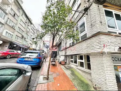 AKSARAY YENIKAPI’DA SATILIK 3 KATLI PRESTİJLİ KÖŞEDÜKKAN