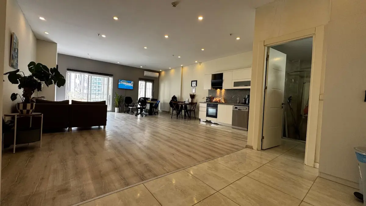 ÖNAY LIFE SITESI'NDE , ÖN KULLANIM ALANLI KİRALIK OFIS