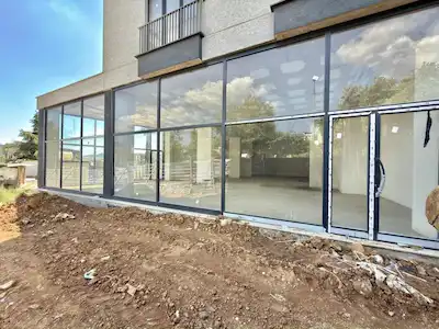 ATAYOLU CADDESİNE CEPHE İŞLEK LOKASYONDA BOŞ DÜKKAN VE MAĞAZA