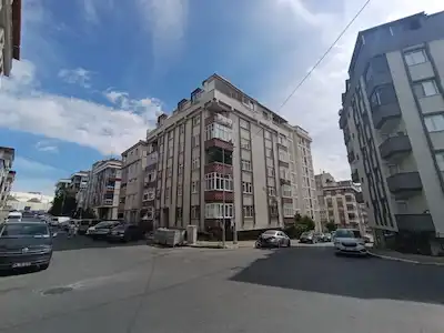 VIALAND'E KOMŞU, METROYA YAKIN , GENIŞ 2+1 DAIRE