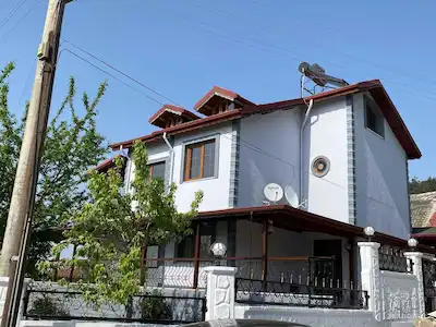 BAŞISKELE BAHÇECIKTE DENIZ MANZARALI 7+1 MÜSTAKIL TRIPLEKS VILLA