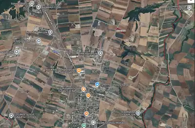 BÜYÜKKILIÇLI KÖYÜNDE 6.860 M2 KADASTRO YOLA CEPHELİ TARLA