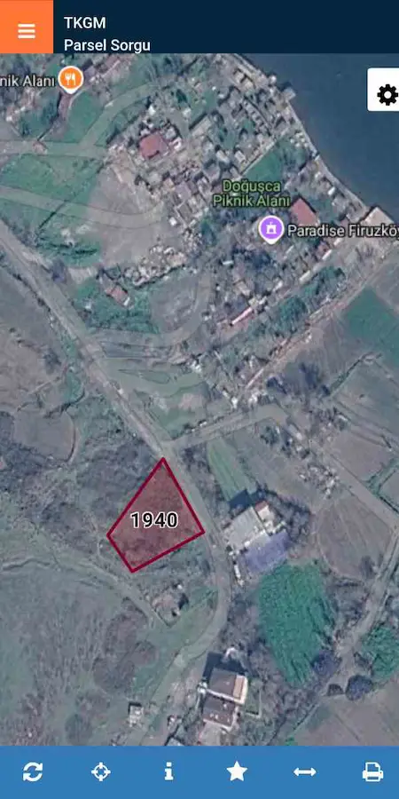 FIRUZKÖY'DE ÇOK DEĞERLI YATIRIMLIK TARLA KÜÇÜKÇEKMECE GÖLÜ'NE 300 MT  946 M²