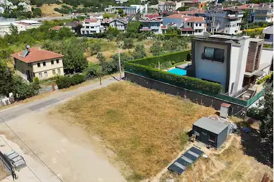 REMAX BEYAZ / NİLÜFERKÖY VİLLA İMARLI SATILIK ARSA 
