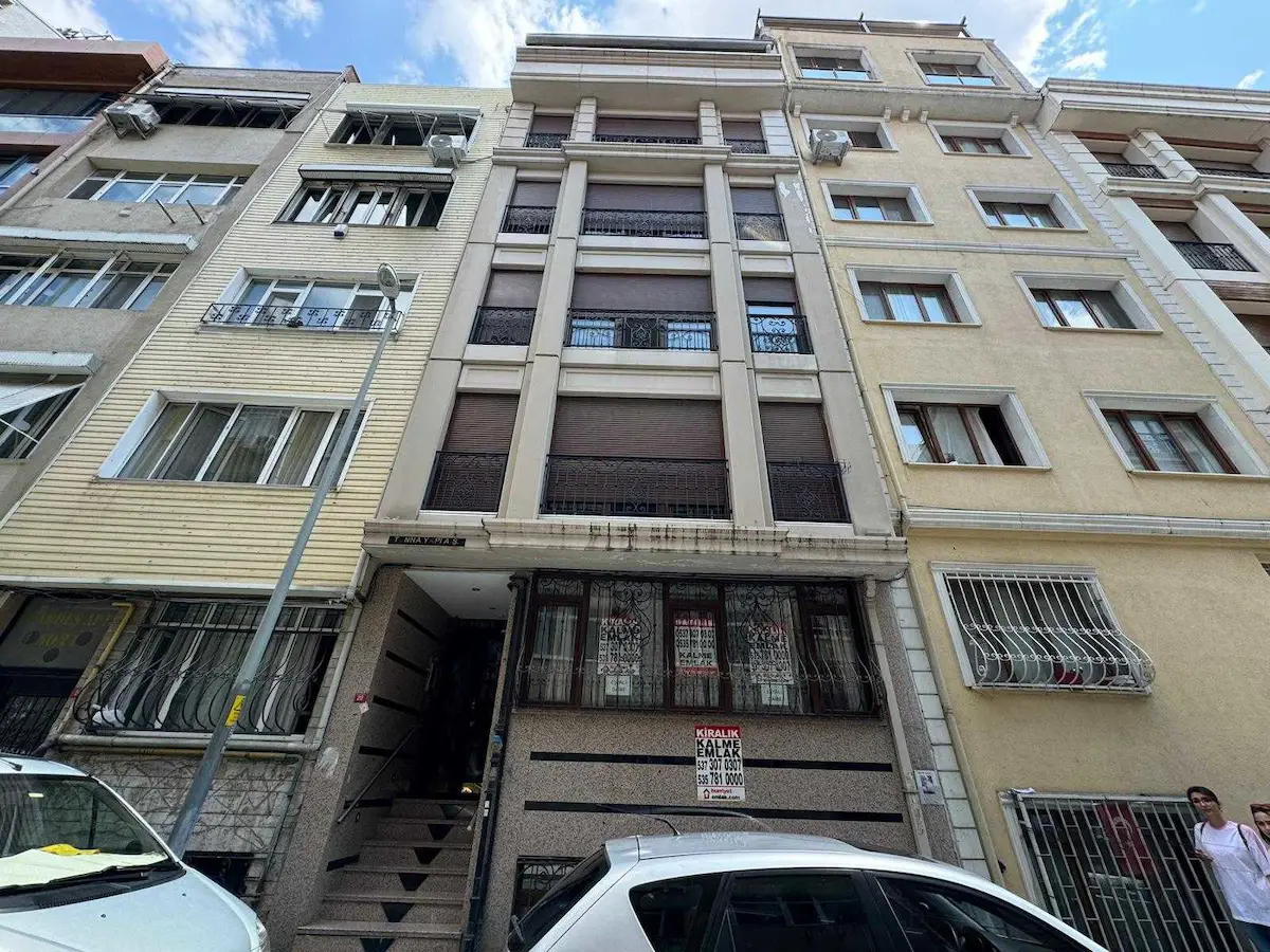 İSKENDEROĞLU SOKAKTA YENİ BİNADA AYDINLIK BAHÇELİ BOŞ DAİRE
