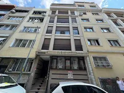 İSKENDEROĞLU SOKAKTA YENİ BİNADA AYDINLIK BAHÇELİ BOŞ DAİRE