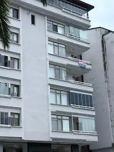 BAHÇELİEVLER'DE EŞYALI KİRALIK 3+1 | MERKEZİ KONUM & BAKIMLI DAİRE