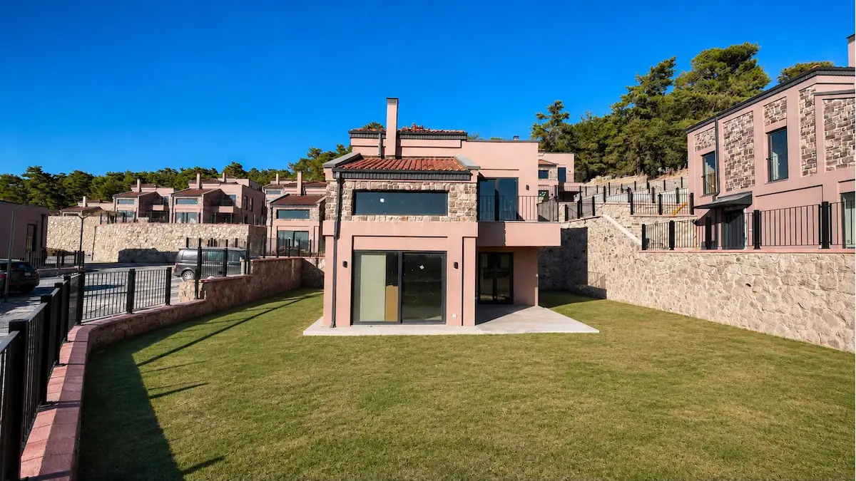 ÇANAKKALE AYVACIK PAŞAKÖY SATILIK DENIZ MANZARALI TAŞ VILLA