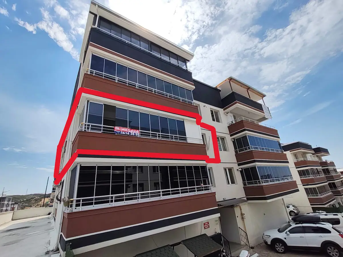 ALIAĞA ÖRNEKKENT'TE ÖZENLE TASARLANMIŞ, OTOPARKLI-GÜVENLİ SITE İÇINDE SATILIK 3+1 DAIRE