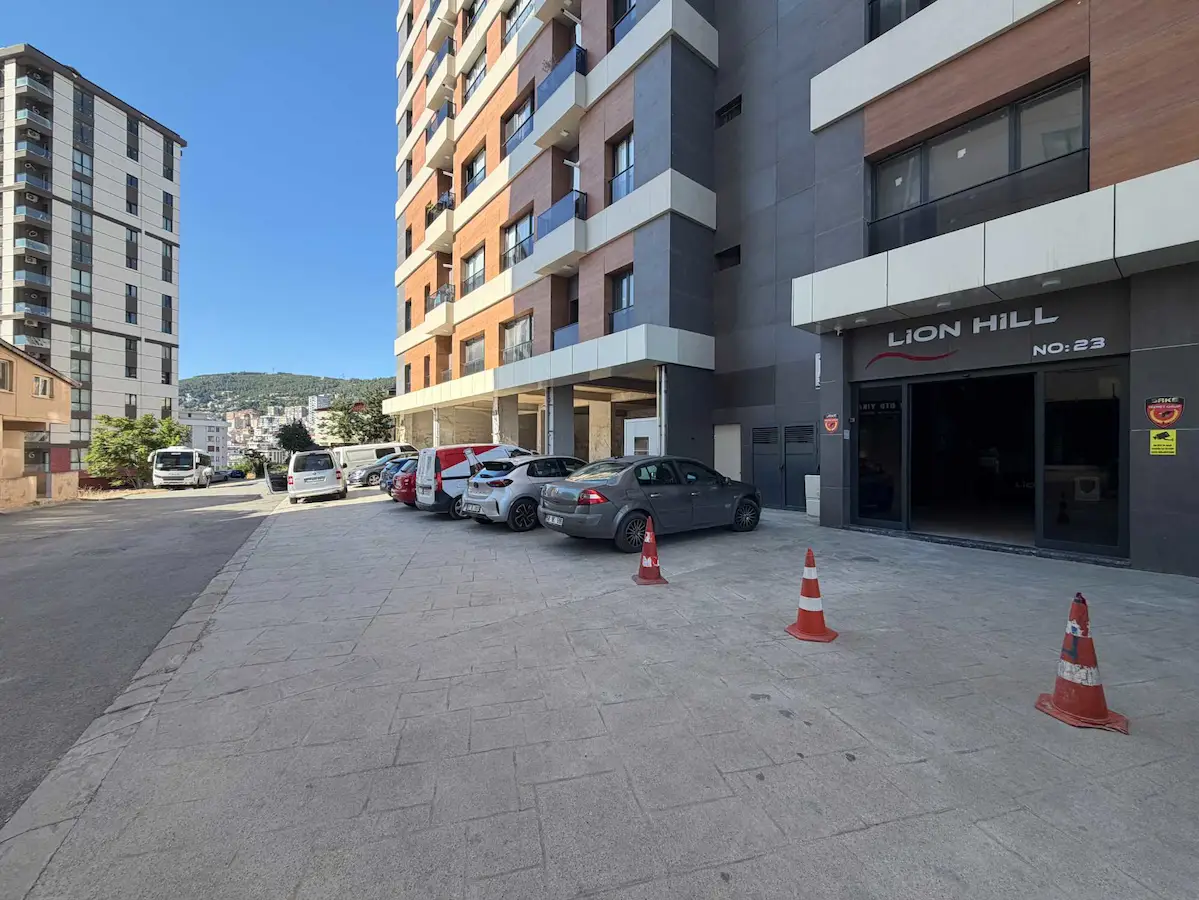 KARTAL LİON HİLL'DE 300 M2 TİCARİ KİRALIK DÜKKAN