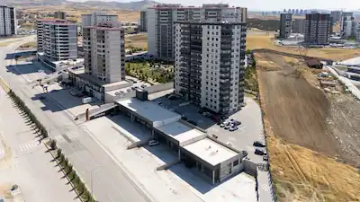 SUSUZ MAHALLESI ÇELİKLER GÖSU SİTESİ’NDE 2. İNÖNÜ BULVARI ÜZERİ 678 M² TOPLAM ALANLI TİCARİ DÜKKÂN