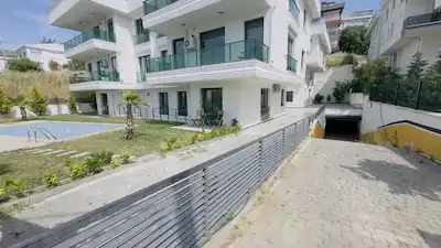 BÜYÜKÇEKMECEDE HAVUZLU BUTİK SİTEDE SATILIK 4+1 DUBLEKS