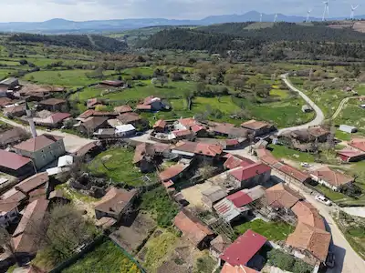 ÇANAKKALE BAYRAMİÇ KÖYLÜ KÖYÜ SATILIK FIRSAT BAHÇELİ TAŞ EV