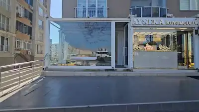 BEYLİKDÜZÜ ANADOLU CADDESİ BEYLİK PAZARI KARŞISI SATILIK DÜKKAN