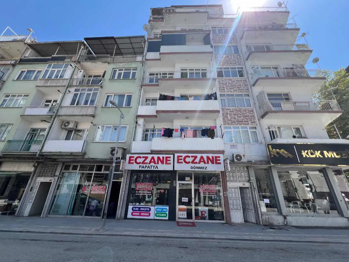 EMEKSIZ CADDESINDE RE/MAX GÜNEŞ'TEN SATILIK 2+1 DAIRE