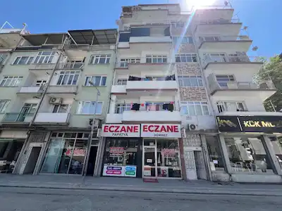 EMEKSIZ CADDESINDE RE/MAX GÜNEŞ'TEN SATILIK 2+1 DAIRE