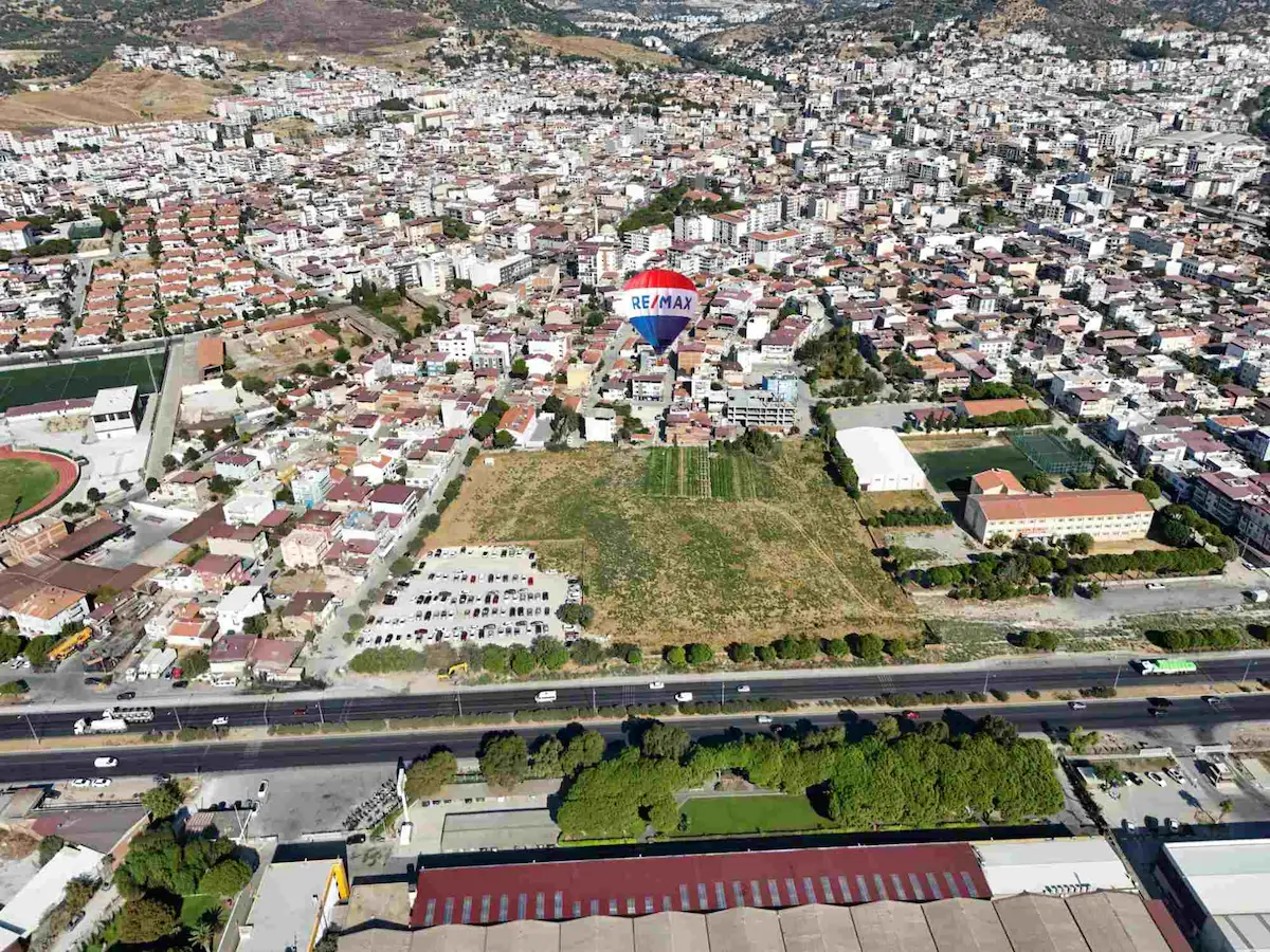 SÖKE CUMHURİYET MAHALLESİNDE, MERKEZİ KONUMDA, BİTİŞİK NİZAM 3 KAT İMARLI FIRSAT