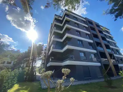 İZMIR BORNOVA EVKA-3 GREEN HILL'DE ÇAM AĞAÇLARI İÇINDE SATILIK 3+1