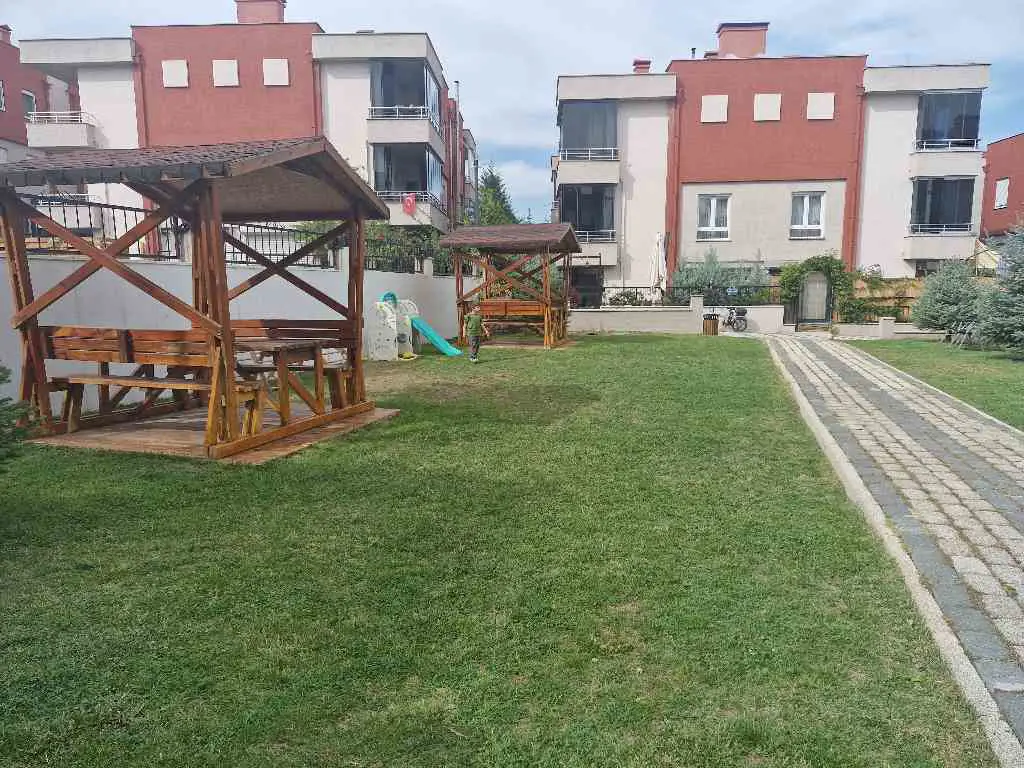 ODUNPAZARI’NDA 2021 YAPIMI 3+1, 175 M² NET, 2 BANYOLU EŞYASIZ KİRALIK VİLLA