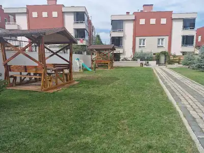 ODUNPAZARI’NDA 2021 YAPIMI 3+1, 175 M² NET, 2 BANYOLU EŞYASIZ KİRALIK VİLLA