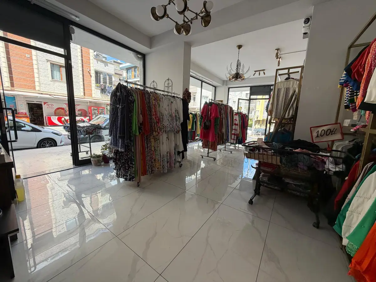 GÜMÜŞPALADA 15.000 PARÇA STOKLU TEKSTİL DÜKKANI DEVREN